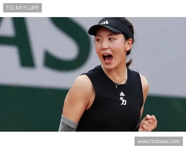 郑钦文三连胜横扫世界第一！王欣瑜草地爆发，中国德比悬念升级(2)